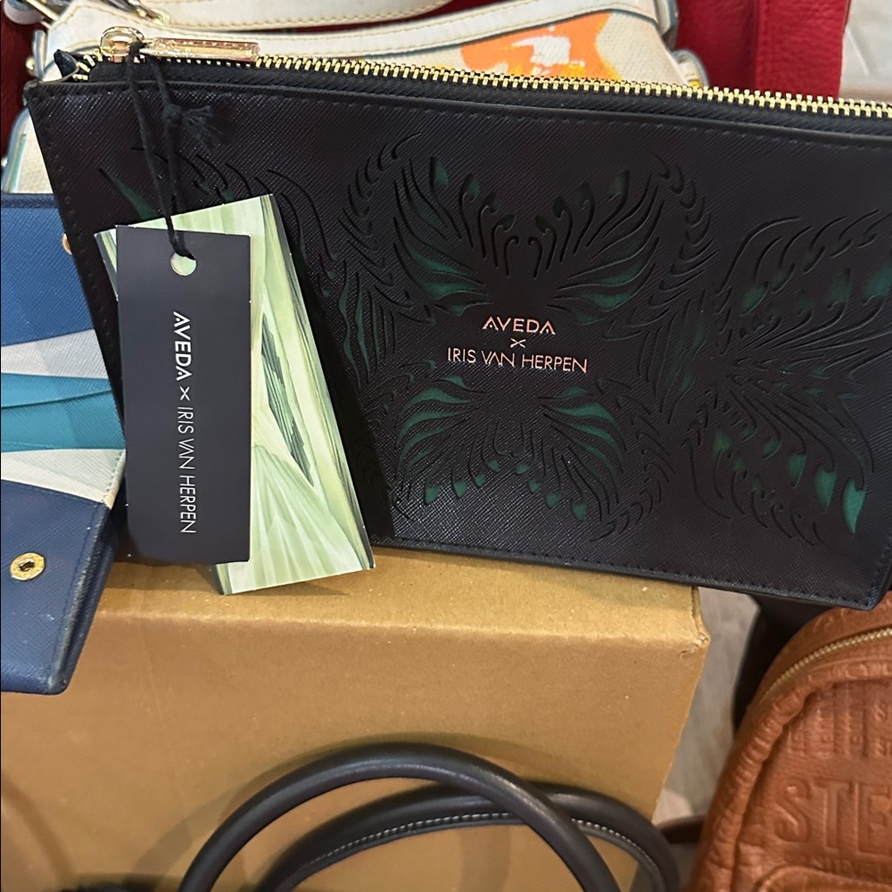 MY FIRST SILENT SHOW. Assorted Women's Handbag, Wallets,Crossbody - Picture 2 of 2